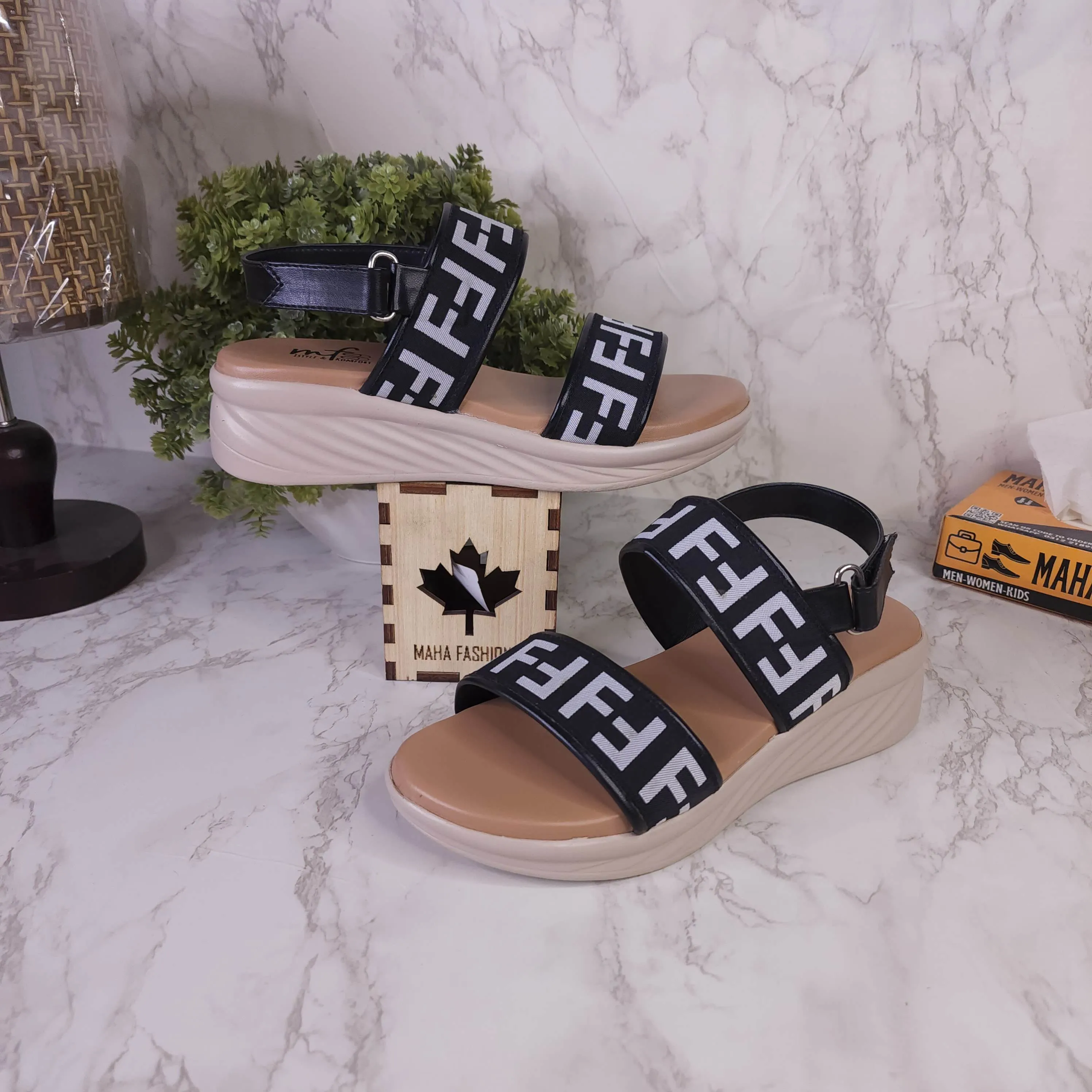 Black Sandals in Wedge
