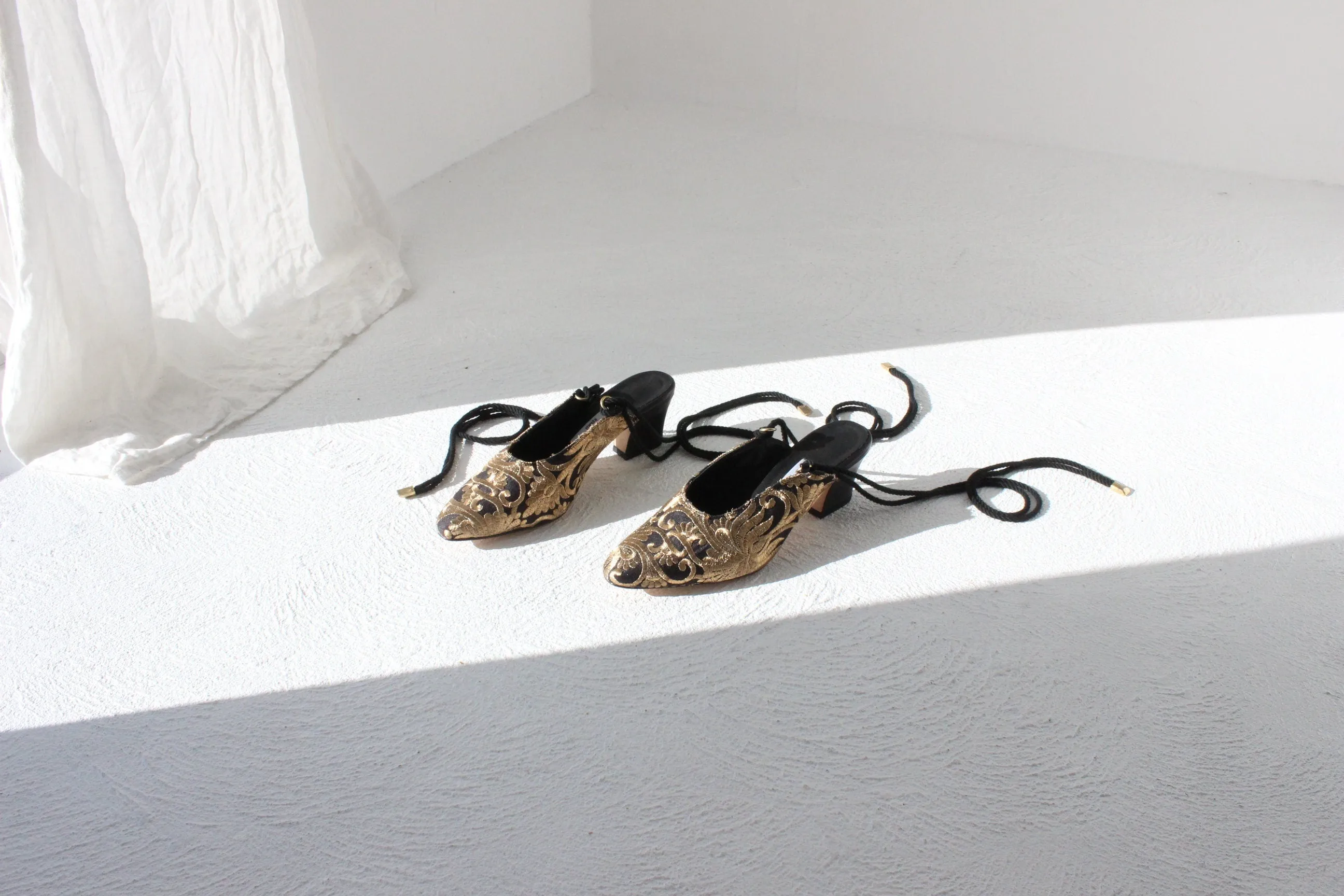 MIISTA London Gold Brocade Courtier Mules ~ Euro 40